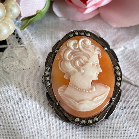 Romantic Carved Shell Cameo Brooch, Silver and Marcasite Frame, Vintage Jewelry - Picture 2 of 11